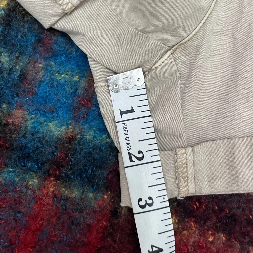 Old Navy Lightweight Khaki Shorts Medium - Picture 9 of 14